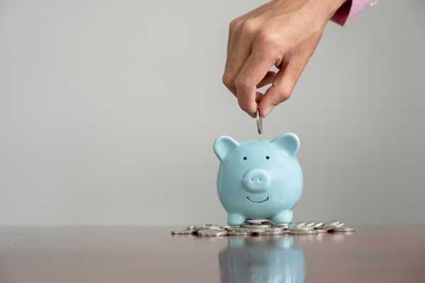 Smart Ways for Seniors to Cut Internet Costs